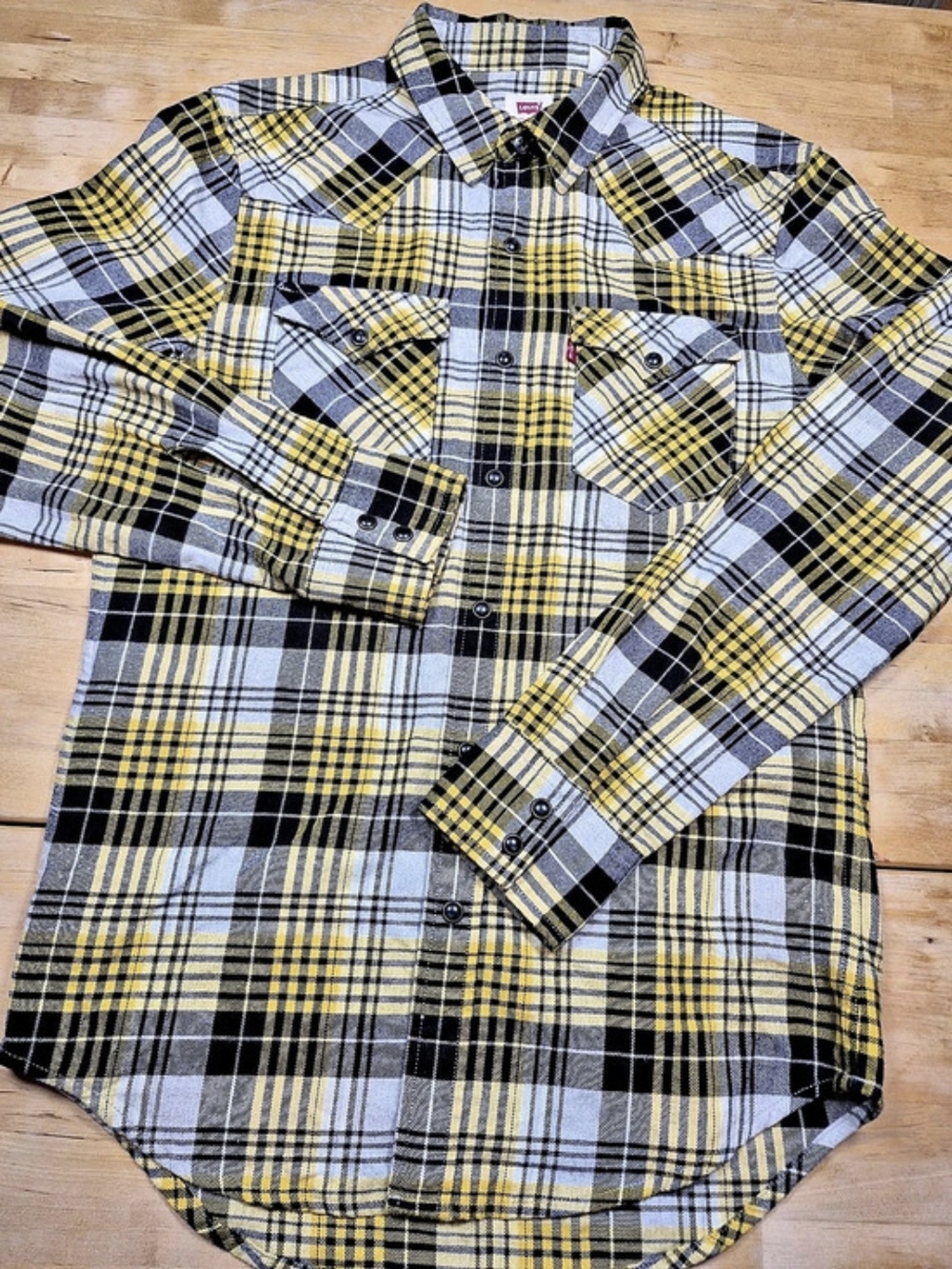 Levi's Plaid Button Down in Yellow & Black Size XS Like New